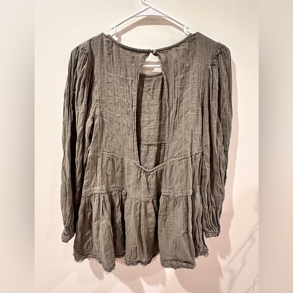 American Eagle Outfitters Green Puff Sleeve Ruffled Blouse - Picture 6 of 7